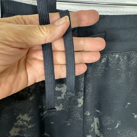 Under Armour NWT Loose Journey Terry Short Women's M Gray‎ Khaki Camo - Picture 6 of 16